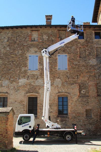 Oil&Steel Snake 2010 Plus 20 m zamontowany na Nissan Cabstar - Φορτηγό με εναέρια πλατφόρμα: φωτογραφία 4 Oil&Steel Snake 2010 Plus 20 m zamontowany na Nissan Cabstar - Φορτηγό με εναέρια πλατφόρμα: φωτογραφία 4