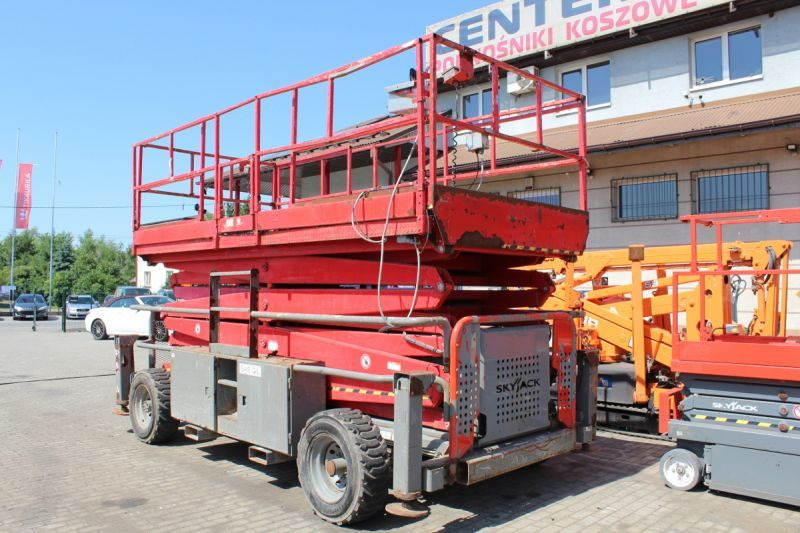 Podnośnik nożycowy 4x4 spalinowy 17 m Skyjack SJ9250 - Ψαλιδωτό ανυψωτικό: φωτογραφία 2 Podnośnik nożycowy 4x4 spalinowy 17 m Skyjack SJ9250 - Ψαλιδωτό ανυψωτικό: φωτογραφία 2