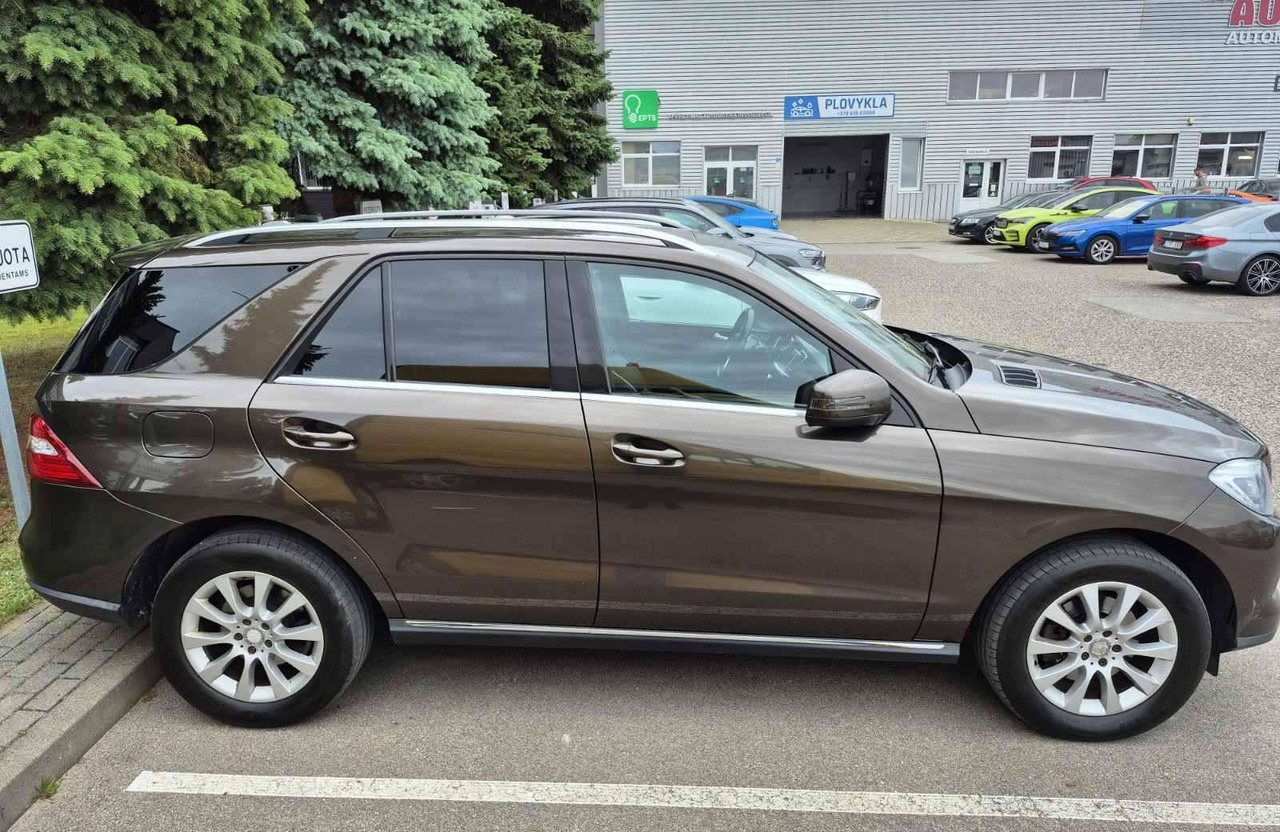 Mercedes-Benz ML350 - SUV: φωτογραφία 4 Mercedes-Benz ML350 - SUV: φωτογραφία 4