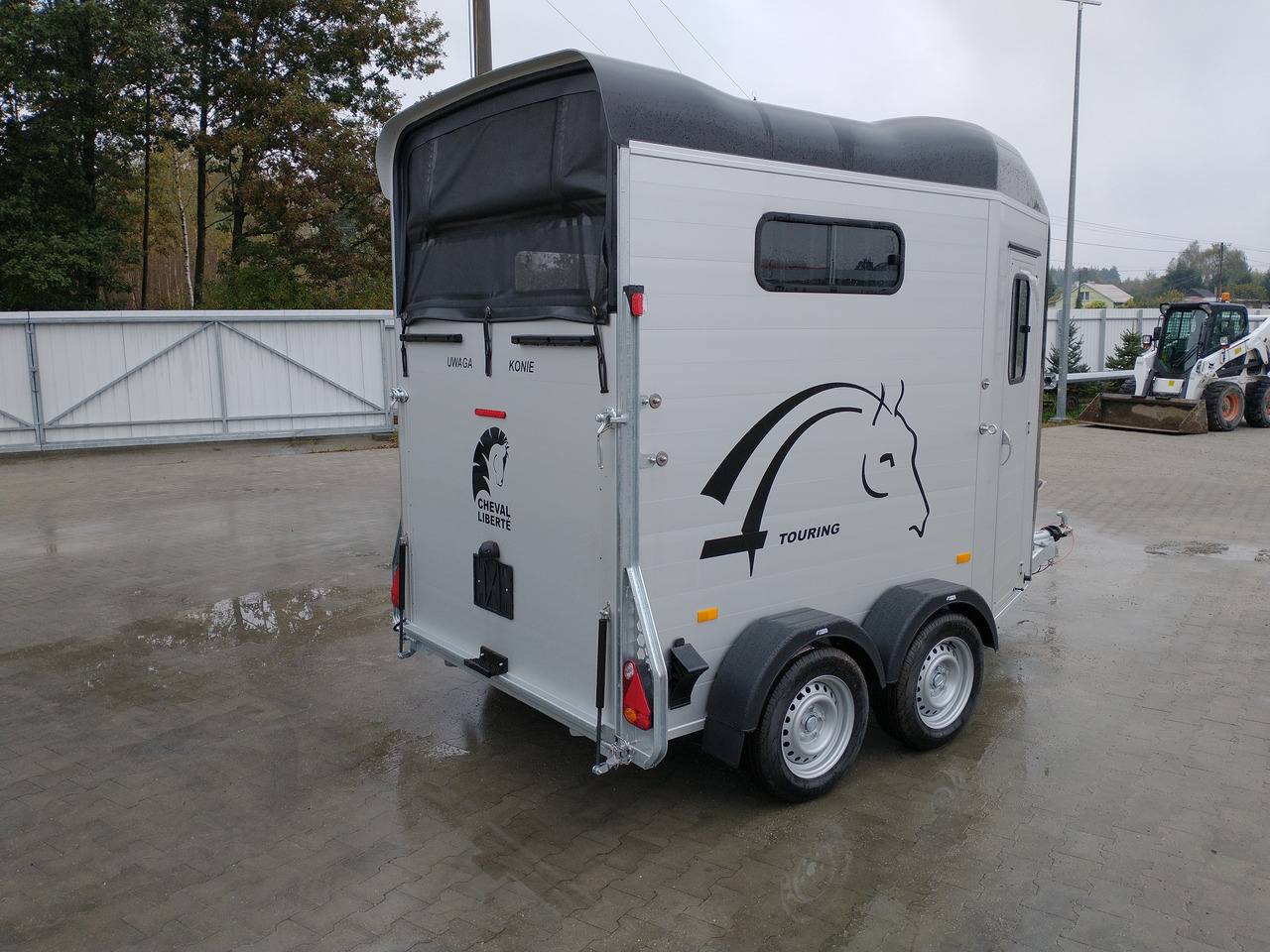 Cheval Liberté Touring Country + Siodlarnia, Debon - Τρέιλερ μεταφοράς αλόγων: φωτογραφία 3 Cheval Liberté Touring Country + Siodlarnia, Debon - Τρέιλερ μεταφοράς αλόγων: φωτογραφία 3