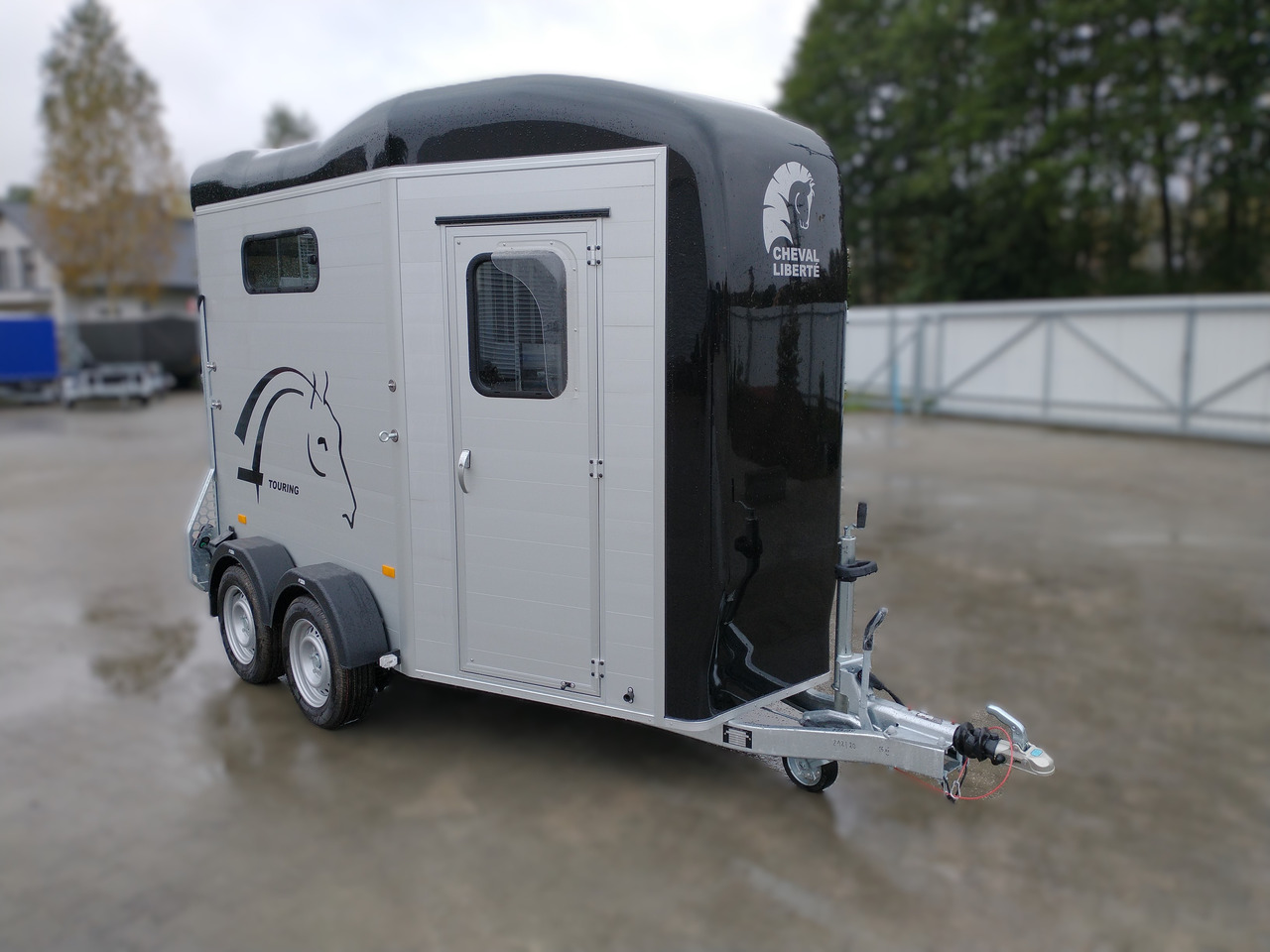 Cheval Liberté Touring Country + Siodlarnia, Debon - Τρέιλερ μεταφοράς αλόγων: φωτογραφία 1 Cheval Liberté Touring Country + Siodlarnia, Debon - Τρέιλερ μεταφοράς αλόγων: φωτογραφία 1