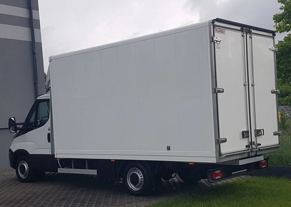Iveco DAILY 3,0 KLIMA 8EP KONTENER 4,22x2,10x2,11 AC KRAJOWY DMC 3500 KG 35S15 - Επαγγελματικό αυτοκίνητο κόφα: φωτογραφία 3 Iveco DAILY 3,0 KLIMA 8EP KONTENER 4,22x2,10x2,11 AC KRAJOWY DMC 3500 KG 35S15 - Επαγγελματικό αυτοκίνητο κόφα: φωτογραφία 3