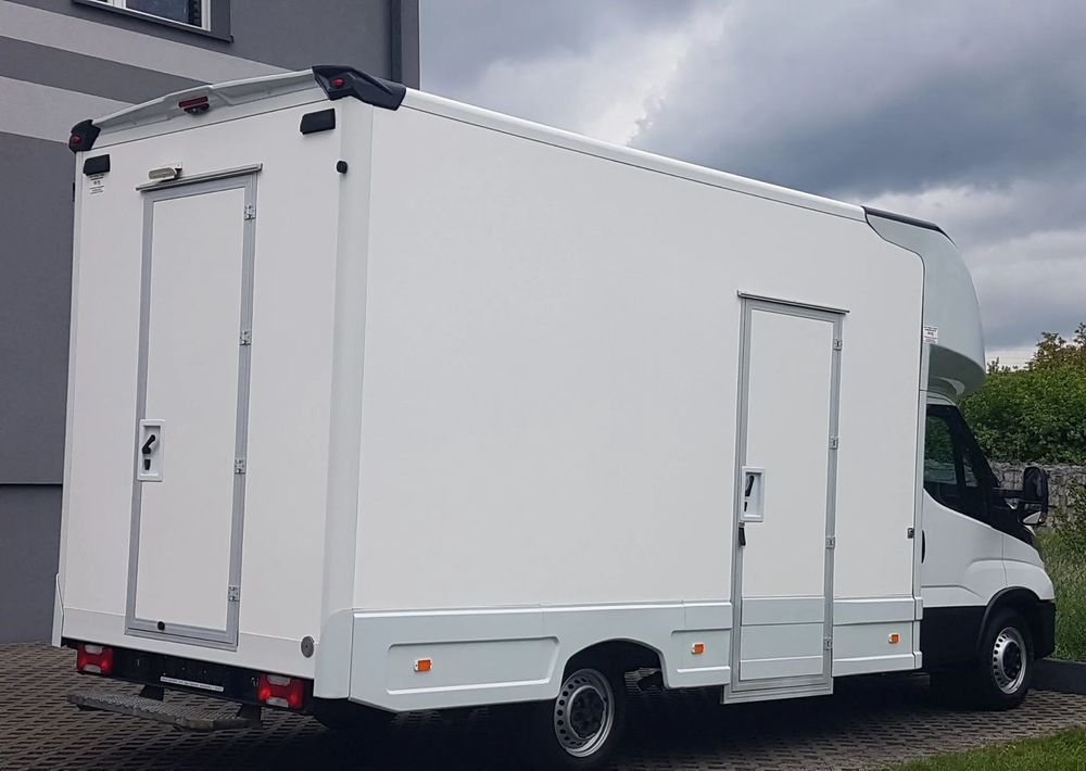 Iveco DAILY KONTENER NISKOPODŁOGOWY 4,43x2,23x2,42 SKLEP FOODTRUCK BAR KLIMA KONIOWÓZ KAMPER - Επαγγελματικό αυτοκίνητο κόφα: φωτογραφία 4 Iveco DAILY KONTENER NISKOPODŁOGOWY 4,43x2,23x2,42 SKLEP FOODTRUCK BAR KLIMA KONIOWÓZ KAMPER - Επαγγελματικό αυτοκίνητο κόφα: φωτογραφία 4