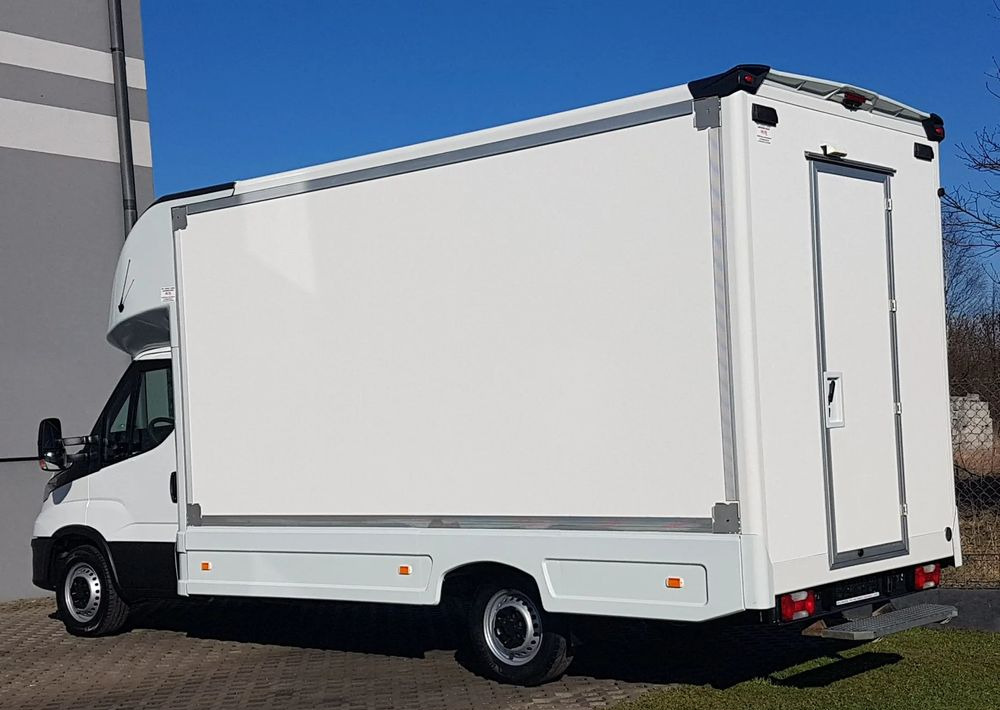 Iveco DAILY KONTENER NISKOPODŁOGOWY 4,43x2,23x2,42 SKLEP FOODTRUCK BAR KLIMA KONIOWÓZ KAMPER - Αυτοκινούμενη καντίνα: φωτογραφία 3 Iveco DAILY KONTENER NISKOPODŁOGOWY 4,43x2,23x2,42 SKLEP FOODTRUCK BAR KLIMA KONIOWÓZ KAMPER - Αυτοκινούμενη καντίνα: φωτογραφία 3