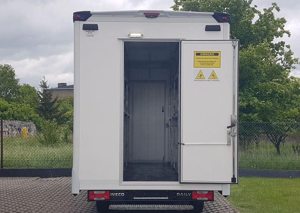 Iveco DAILY KONTENER NISKOPODŁOGOWY 4,43x2,23x2,42 SKLEP FOODTRUCK BAR KLIMA KONIOWÓZ KAMPER - Επαγγελματικό αυτοκίνητο κόφα: φωτογραφία 5 Iveco DAILY KONTENER NISKOPODŁOGOWY 4,43x2,23x2,42 SKLEP FOODTRUCK BAR KLIMA KONIOWÓZ KAMPER - Επαγγελματικό αυτοκίνητο κόφα: φωτογραφία 5