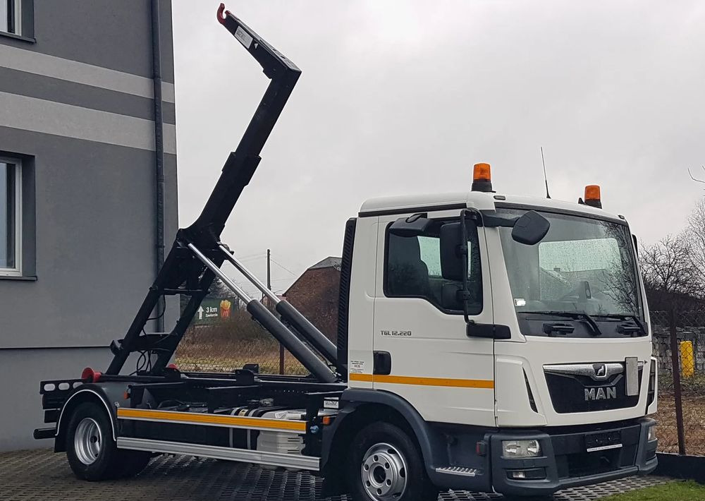MAN TGL 12.220 HAKOWIEC 4X2 KLIMA DO KONTENERÓW MANUAL 12T - Φορτηγό φόρτωσης γάντζου: φωτογραφία 1 MAN TGL 12.220 HAKOWIEC 4X2 KLIMA DO KONTENERÓW MANUAL 12T - Φορτηγό φόρτωσης γάντζου: φωτογραφία 1