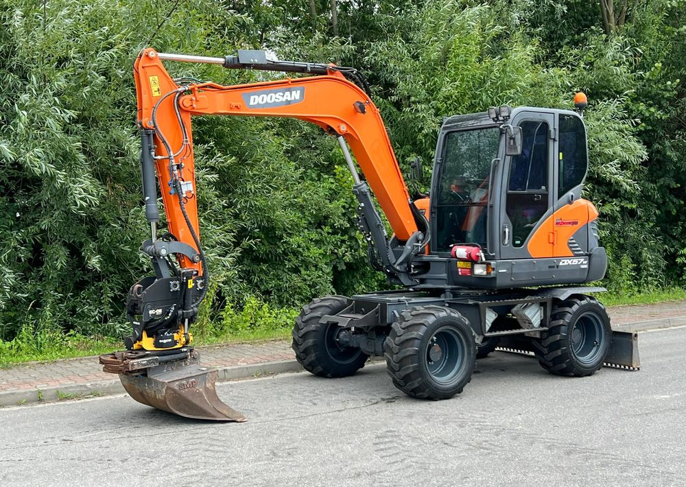 Doosan DOOSAN DX57W *ROTOTILT* 2200 Motogodzin JAK NOWA KOPARKA KOŁOWA STAN PERFEKCYJNY SPROWADZONA - Τροχοφόρος εκσκαφέας: φωτογραφία 1 Doosan DOOSAN DX57W *ROTOTILT* 2200 Motogodzin JAK NOWA KOPARKA KOŁOWA STAN PERFEKCYJNY SPROWADZONA - Τροχοφόρος εκσκαφέας: φωτογραφία 1
