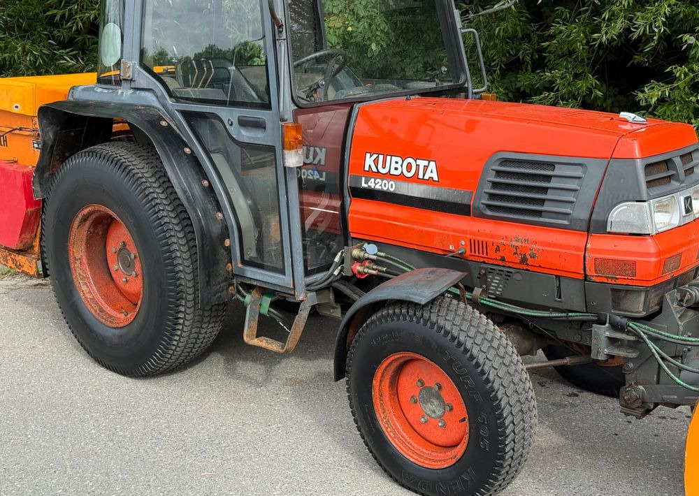 Kubota * Traktor KUBOTA L4200 * 4x4 * Pług Piaskarka * Wałek Przód Tył * Sprowadzony* Zimowe Utrzymanie - Τρακτέρ: φωτογραφία 4 Kubota * Traktor KUBOTA L4200 * 4x4 * Pług Piaskarka * Wałek Przód Tył * Sprowadzony* Zimowe Utrzymanie - Τρακτέρ: φωτογραφία 4