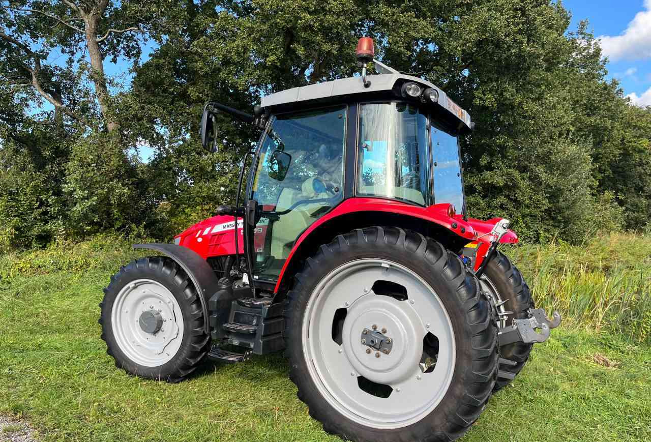 Massey Ferguson 5609 Dyna-4 Essential - Τρακτέρ: φωτογραφία 3 Massey Ferguson 5609 Dyna-4 Essential - Τρακτέρ: φωτογραφία 3