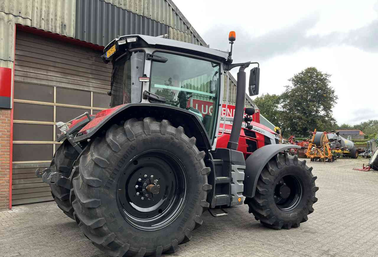 Massey Ferguson 8S.225 Dyna-VT Exclusive Tractoren - Τρακτέρ: φωτογραφία 3 Massey Ferguson 8S.225 Dyna-VT Exclusive Tractoren - Τρακτέρ: φωτογραφία 3