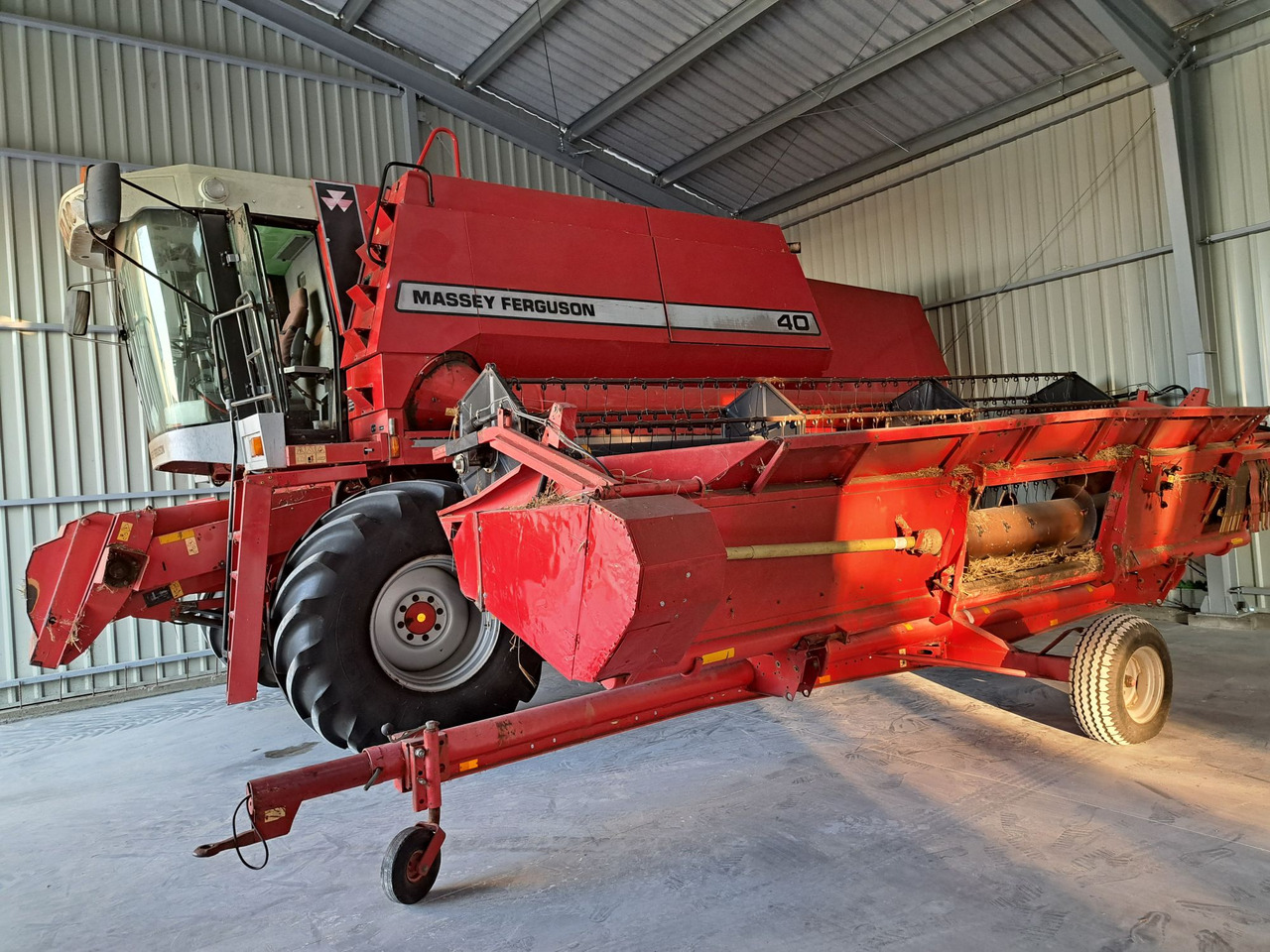 Kombajn Massey Ferguson 40 M-F 38 - Θεριζοαλωνιστική μηχανή: φωτογραφία 1 Kombajn Massey Ferguson 40 M-F 38 - Θεριζοαλωνιστική μηχανή: φωτογραφία 1