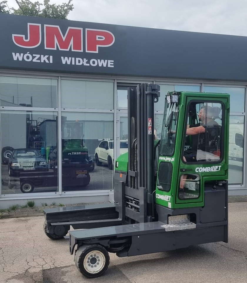 Combilift C 4000 MK4 DIESEL - 4-κίνητα ανυψωτικό στενών δρόμων: φωτογραφία 1 Combilift C 4000 MK4 DIESEL - 4-κίνητα ανυψωτικό στενών δρόμων: φωτογραφία 1