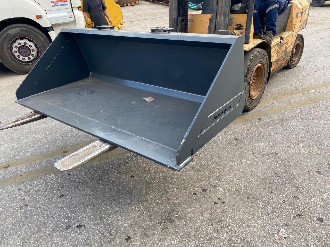 JCB 300 - Κουβάς για φορτωτή για Κατασκευή μηχανήματα: φωτογραφία 1 JCB 300 - Κουβάς για φορτωτή για Κατασκευή μηχανήματα: φωτογραφία 1