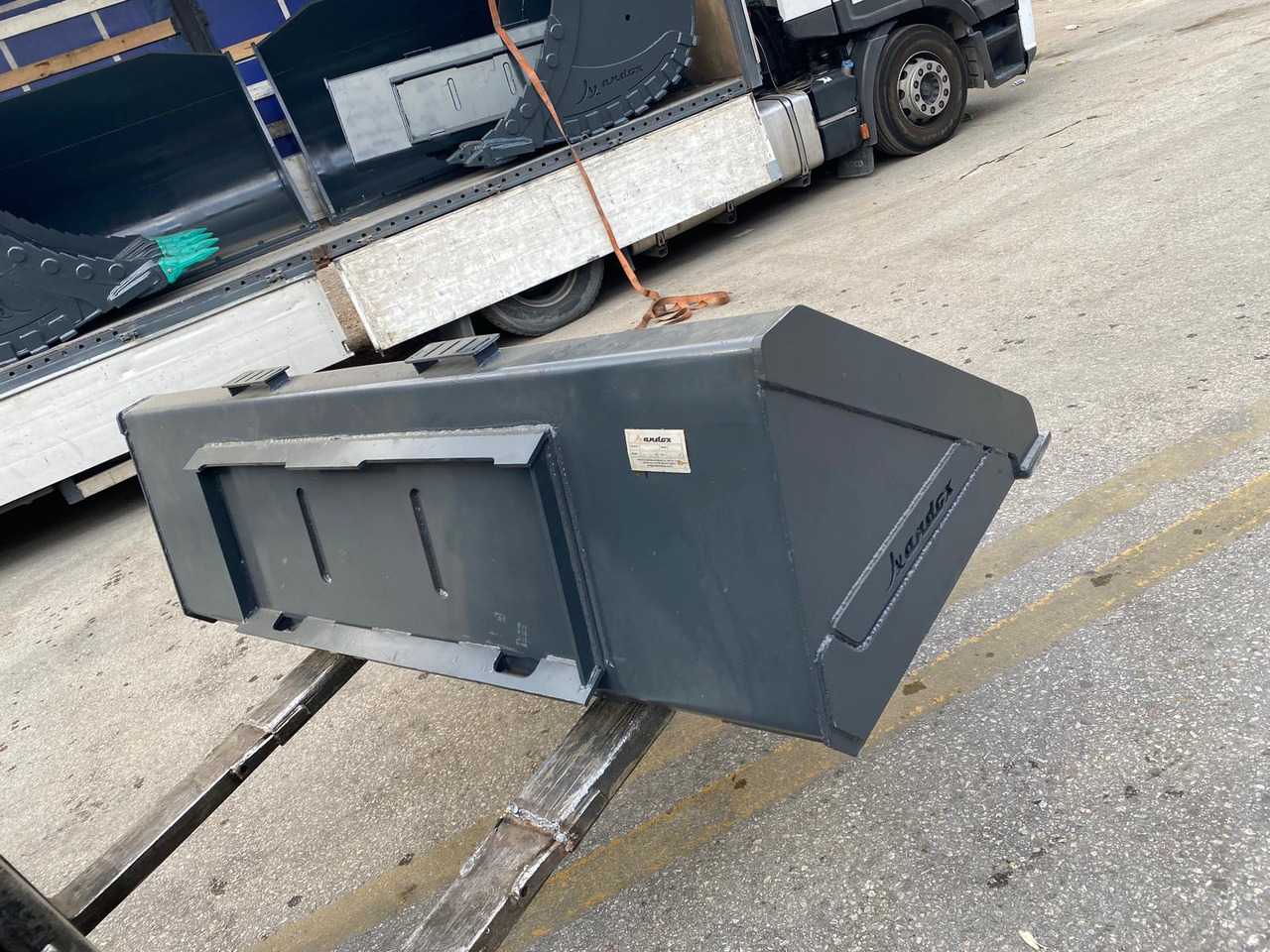 JCB 300 - Κουβάς για φορτωτή για Κατασκευή μηχανήματα: φωτογραφία 2 JCB 300 - Κουβάς για φορτωτή για Κατασκευή μηχανήματα: φωτογραφία 2