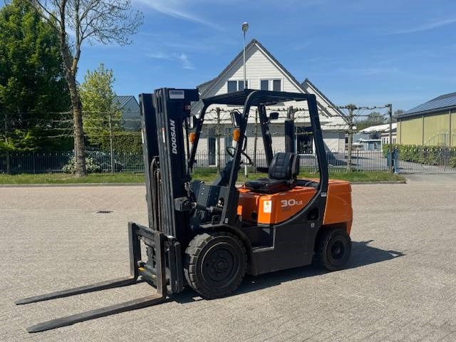 Doosan D30 Plus - Πετρελαιοκίνητο περονοφόρο: φωτογραφία 3 Doosan D30 Plus - Πετρελαιοκίνητο περονοφόρο: φωτογραφία 3