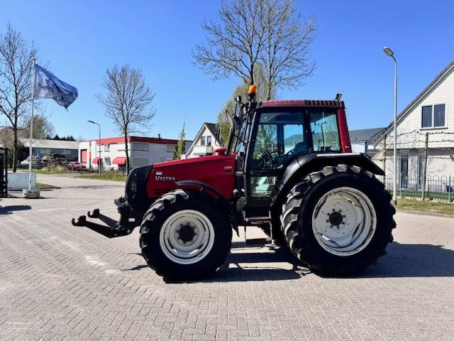 Valtra 6400, Luchtremmen, Fronthef, Frontaftakas - Τρακτέρ: φωτογραφία 1 Valtra 6400, Luchtremmen, Fronthef, Frontaftakas - Τρακτέρ: φωτογραφία 1
