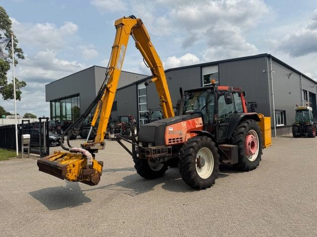 Valtra 8150 hitech met Bos maaiarm met klepelmaaier - Τρακτέρ: φωτογραφία 3 Valtra 8150 hitech met Bos maaiarm met klepelmaaier - Τρακτέρ: φωτογραφία 3