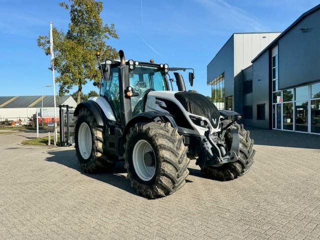 Valtra T214 Versu - Τρακτέρ: φωτογραφία 2 Valtra T214 Versu - Τρακτέρ: φωτογραφία 2