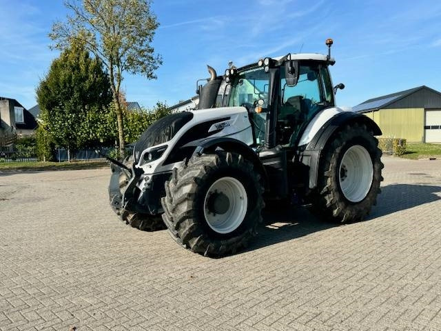 Valtra T214 Versu - Τρακτέρ: φωτογραφία 1 Valtra T214 Versu - Τρακτέρ: φωτογραφία 1