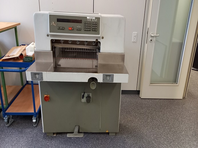 POLAR 58 EM - Μηχανή κοπής χαρτιού: φωτογραφία 3 POLAR 58 EM - Μηχανή κοπής χαρτιού: φωτογραφία 3