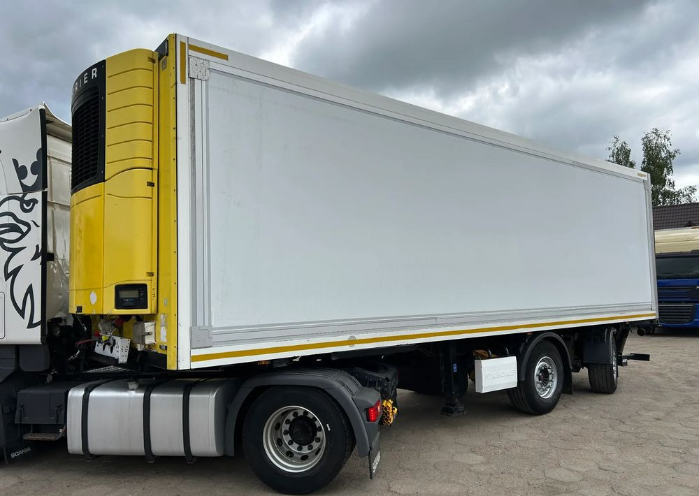 Krone CARRIER VECTOR 1550 / 2 OSIE / 22 PALETY / OŚ SKRĘTNA / WINDA + ROLETA !! - Επικαθήμενο ψυγείο: φωτογραφία 1 Krone CARRIER VECTOR 1550 / 2 OSIE / 22 PALETY / OŚ SKRĘTNA / WINDA + ROLETA !! - Επικαθήμενο ψυγείο: φωτογραφία 1