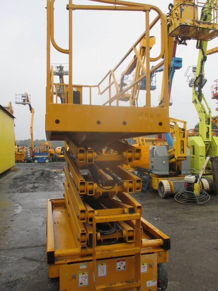 Haulotte Compact 12 - Ψαλιδωτό ανυψωτικό: φωτογραφία 3 Haulotte Compact 12 - Ψαλιδωτό ανυψωτικό: φωτογραφία 3