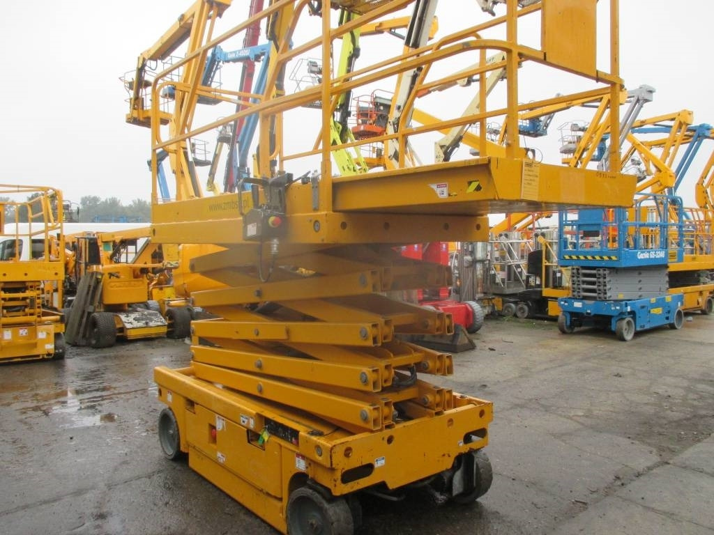 Haulotte Compact 12 - Ψαλιδωτό ανυψωτικό: φωτογραφία 4 Haulotte Compact 12 - Ψαλιδωτό ανυψωτικό: φωτογραφία 4