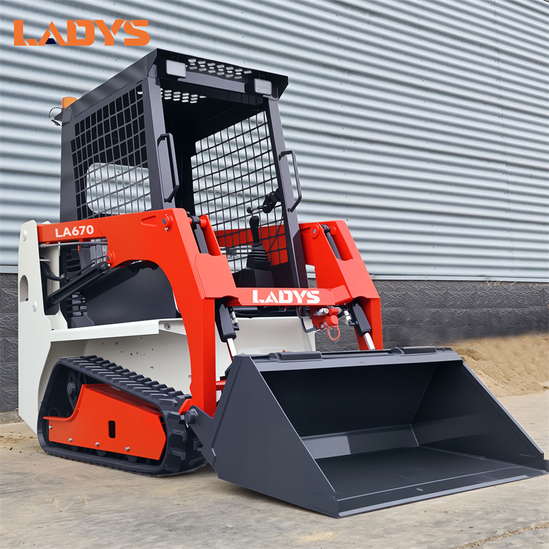 LADYS LA670 Mini Small Skid Steer Loader Compact Track Diesel Mini Skid Steer Loader For Sale With Small Mini Skid Steer Attachments 4 In 1 Bucket - Φορτωτής πλάγιας ολίσθησης: φωτογραφία 2 LADYS LA670 Mini Small Skid Steer Loader Compact Track Diesel Mini Skid Steer Loader For Sale With Small Mini Skid Steer Attachments 4 In 1 Bucket - Φορτωτής πλάγιας ολίσθησης: φωτογραφία 2