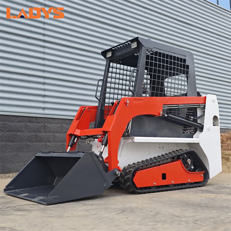 LADYS LA670 Mini Small Skid Steer Loader Compact Track Diesel Mini Skid Steer Loader For Sale With Small Mini Skid Steer Attachments 4 In 1 Bucket - Φορτωτής πλάγιας ολίσθησης: φωτογραφία 1 LADYS LA670 Mini Small Skid Steer Loader Compact Track Diesel Mini Skid Steer Loader For Sale With Small Mini Skid Steer Attachments 4 In 1 Bucket - Φορτωτής πλάγιας ολίσθησης: φωτογραφία 1
