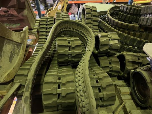 Chenilles pour pelle 320 x 100 x 48 - Ερπύστρια: φωτογραφία 1 Chenilles pour pelle 320 x 100 x 48 - Ερπύστρια: φωτογραφία 1