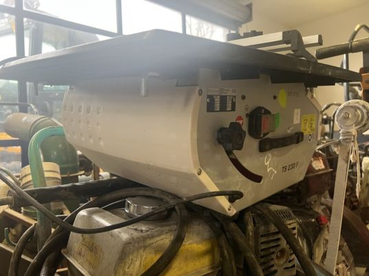 SCIE DE CARRELAGE HUSQVARNA TS230F - Εργαλείο/ Εξοπλισμός: φωτογραφία 3 SCIE DE CARRELAGE HUSQVARNA TS230F - Εργαλείο/ Εξοπλισμός: φωτογραφία 3