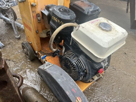 Scie à sol HUSQVARNA - Εξοπλισμού κατασκευών: φωτογραφία 3 Scie à sol HUSQVARNA - Εξοπλισμού κατασκευών: φωτογραφία 3