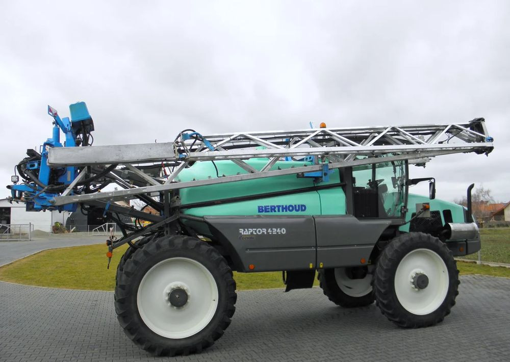 Αυτοκινούμενο ψεκαστικό Berthoud Raptor 4240 36 M, GPS Trimble Automatyczne wylaczanie sekcji, Nie Malowany, Stan Bardzo Dobry: φωτογραφία 10 Αυτοκινούμενο ψεκαστικό Berthoud Raptor 4240 36 M, GPS Trimble Automatyczne wylaczanie sekcji, Nie Malowany, Stan Bardzo Dobry: φωτογραφία 10