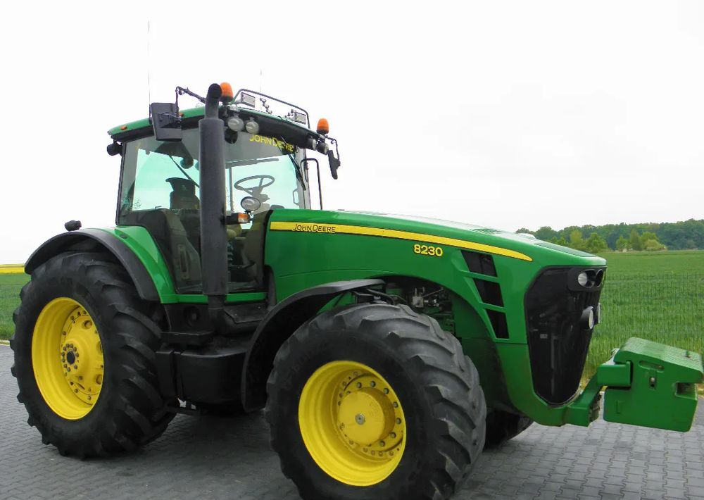 John Deere 8230 POWERSHIFT , Amortyzowna przednia os, Nie Malowany , Stan Bardzo Dobry - Τρακτέρ: φωτογραφία 2 John Deere 8230 POWERSHIFT , Amortyzowna przednia os, Nie Malowany , Stan Bardzo Dobry - Τρακτέρ: φωτογραφία 2