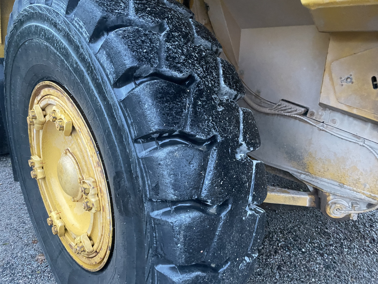 KOMATSU Hd405-6 - Ανατρεπόμενο όχημα μεταφοράς λατομικών υλικών: φωτογραφία 5 KOMATSU Hd405-6 - Ανατρεπόμενο όχημα μεταφοράς λατομικών υλικών: φωτογραφία 5