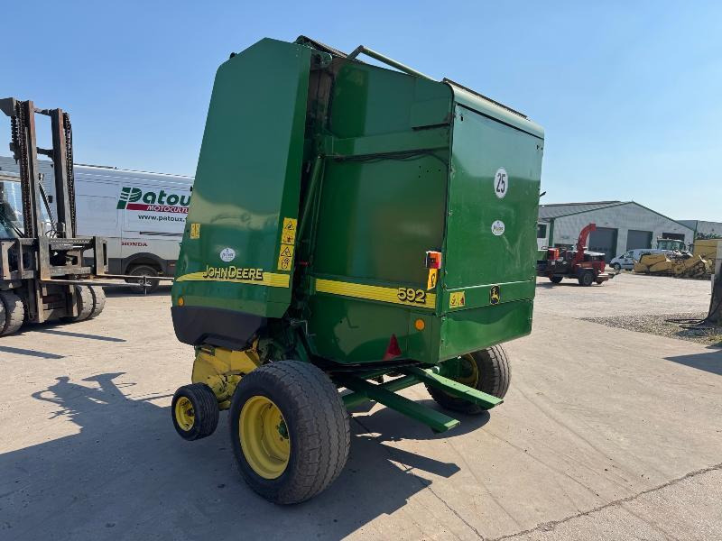 JOHN DEERE 592 - Χορτοδετική μηχανή στρόγγυλης μπάλας: φωτογραφία 2 JOHN DEERE 592 - Χορτοδετική μηχανή στρόγγυλης μπάλας: φωτογραφία 2