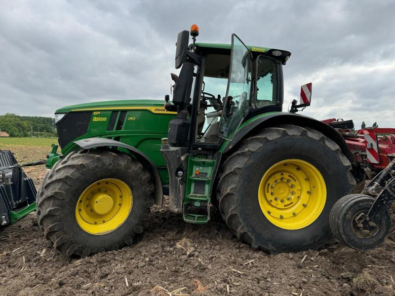JOHN DEERE 6R250 - Τρακτέρ: φωτογραφία 2 JOHN DEERE 6R250 - Τρακτέρ: φωτογραφία 2