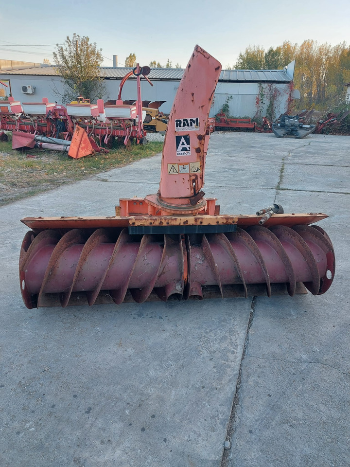 Freza zapada/Snow blower Assaloni pentru Buldoexcavator/Bobcat/Incatcator frontal - Φυσητήρας χιονιού για Κατασκευή μηχανήματα: φωτογραφία 1 Freza zapada/Snow blower Assaloni pentru Buldoexcavator/Bobcat/Incatcator frontal - Φυσητήρας χιονιού για Κατασκευή μηχανήματα: φωτογραφία 1