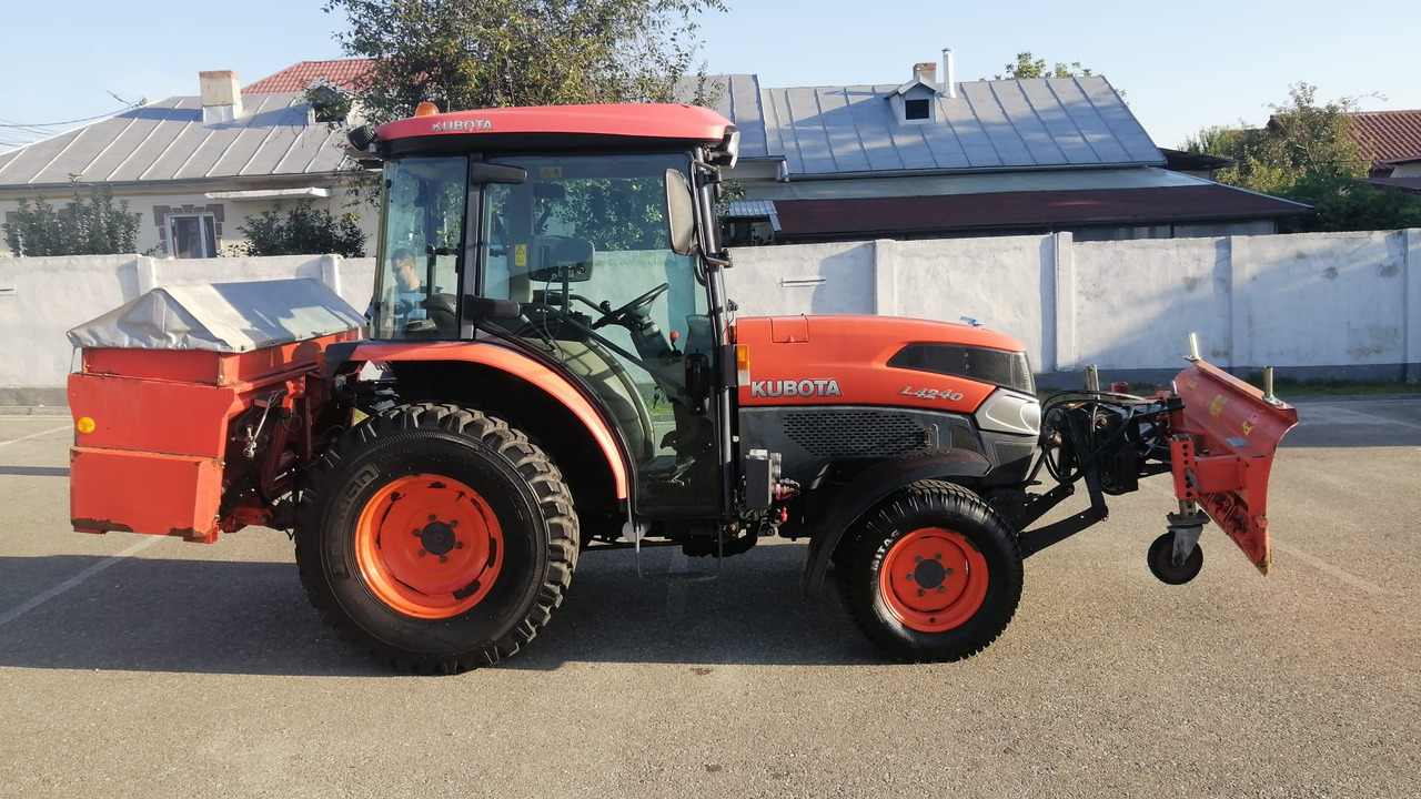 KUBOTA L4240 Narrow spaces tractor/vineyard/fruit tree/communal, TOP ! - Τρακτέρ: φωτογραφία 2 KUBOTA L4240 Narrow spaces tractor/vineyard/fruit tree/communal, TOP ! - Τρακτέρ: φωτογραφία 2