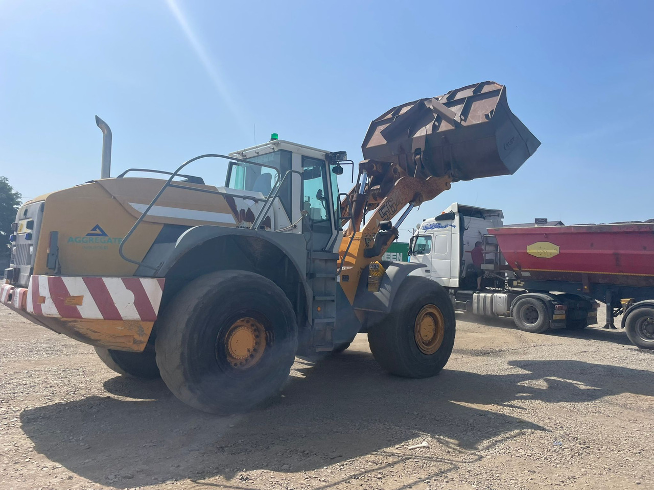 LIEBHERR 564 FRONT LOADER - Ελαστιχοφόρος φορτωτής: φωτογραφία 2 LIEBHERR 564 FRONT LOADER - Ελαστιχοφόρος φορτωτής: φωτογραφία 2