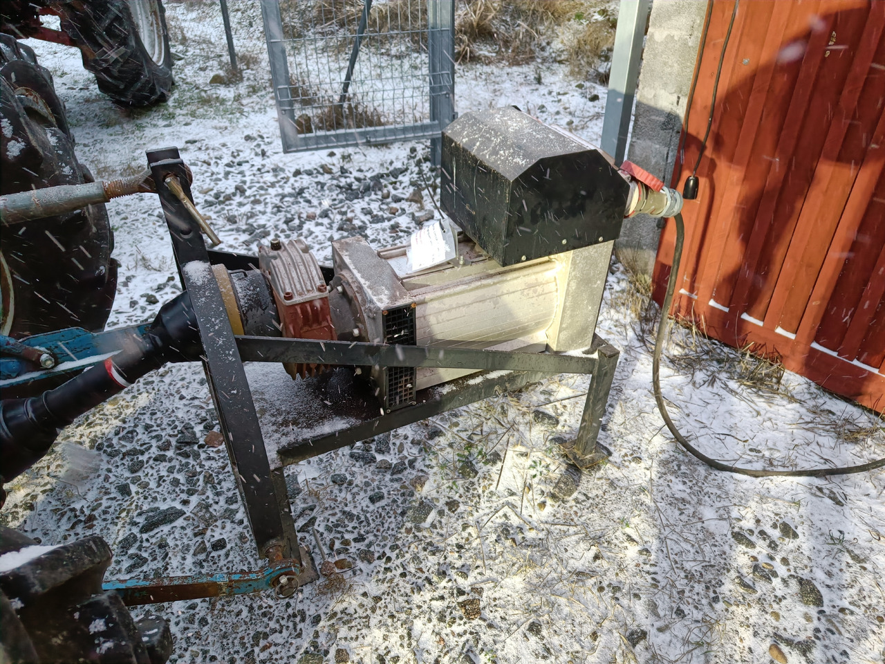 Aggregaatti traktorikäyttöinen - Βιομηχανική γεννήτρια: φωτογραφία 1 Aggregaatti traktorikäyttöinen - Βιομηχανική γεννήτρια: φωτογραφία 1