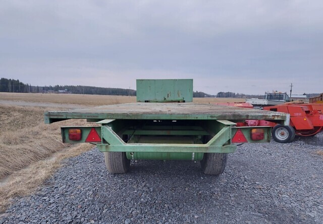 JALKALAVAKÄRRY - 3-akselinen ILMA-ALUSTAINEN KÄRRY MONEEN KÄYTTÖÖN - Πλατφόρμα για τρακτέρ: φωτογραφία 4 JALKALAVAKÄRRY - 3-akselinen ILMA-ALUSTAINEN KÄRRY MONEEN KÄYTTÖÖN - Πλατφόρμα για τρακτέρ: φωτογραφία 4