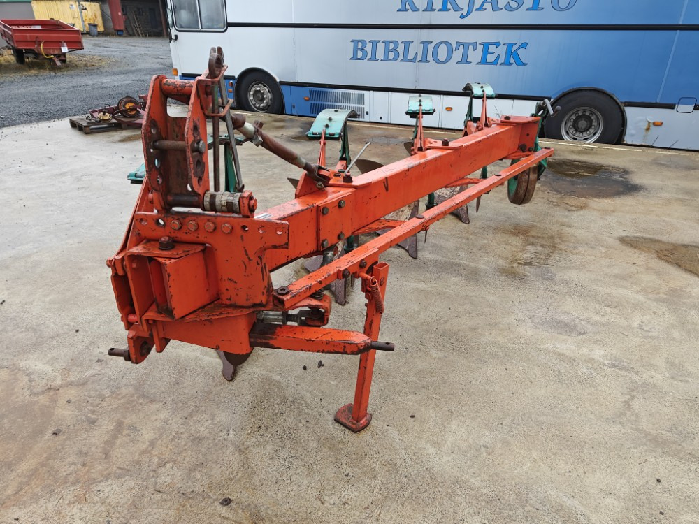 KVERNELAND AB85 4-siipinen sarka-aura - Άροτρο: φωτογραφία 5 KVERNELAND AB85 4-siipinen sarka-aura - Άροτρο: φωτογραφία 5