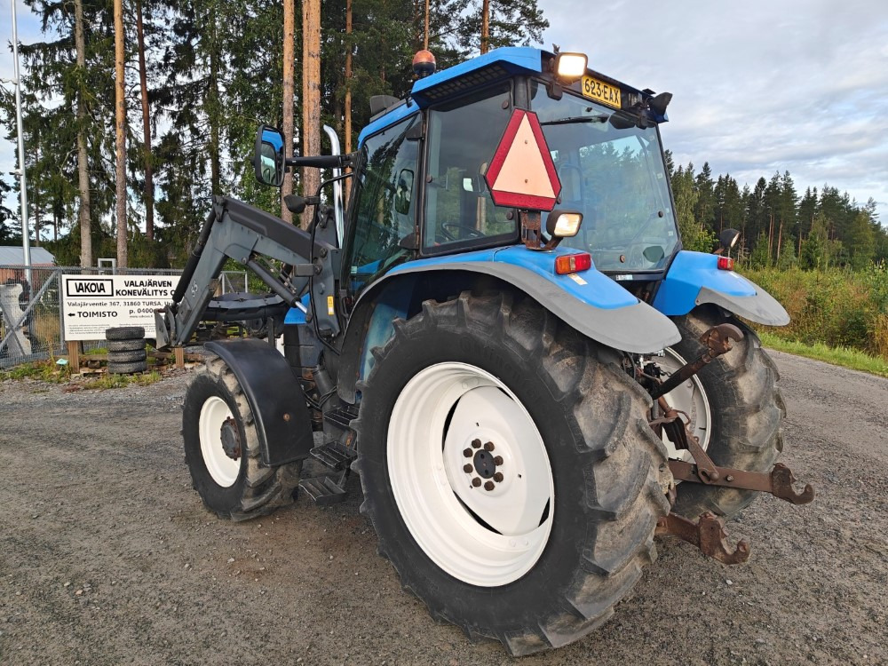 New Holland TS100, ES vaihteisto, ilmastointi, etukuormaaja Ålö Q55, katso video! - Τρακτέρ: φωτογραφία 3 New Holland TS100, ES vaihteisto, ilmastointi, etukuormaaja Ålö Q55, katso video! - Τρακτέρ: φωτογραφία 3