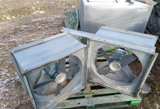 Puhaltimia sähkömoottoreineen 3kpl - Βιομηχανικός εξοπλισμός κλιματισμού: φωτογραφία 1 Puhaltimia sähkömoottoreineen 3kpl - Βιομηχανικός εξοπλισμός κλιματισμού: φωτογραφία 1