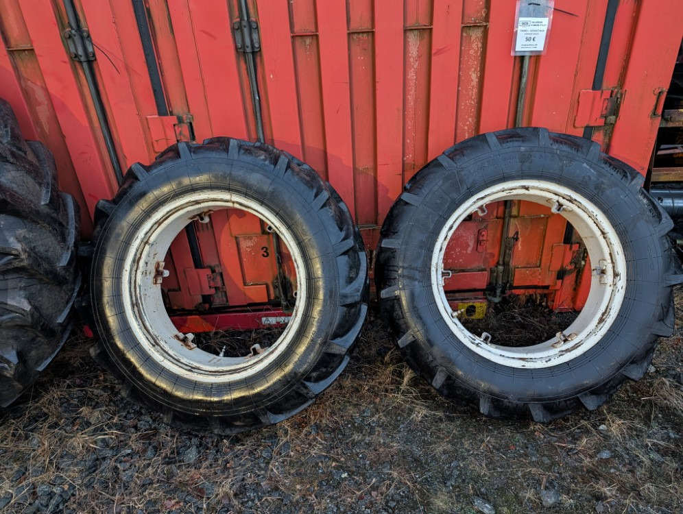 Renkaat 12.4R28 vannekehillä - Ελαστικό: φωτογραφία 1 Renkaat 12.4R28 vannekehillä - Ελαστικό: φωτογραφία 1