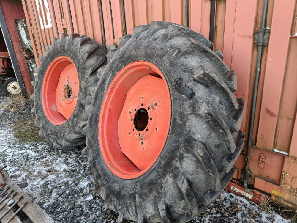 Taurus 18.4R38 renkaat - Fendt Farmer - Πλήρης τροχός: φωτογραφία 2 Taurus 18.4R38 renkaat - Fendt Farmer - Πλήρης τροχός: φωτογραφία 2