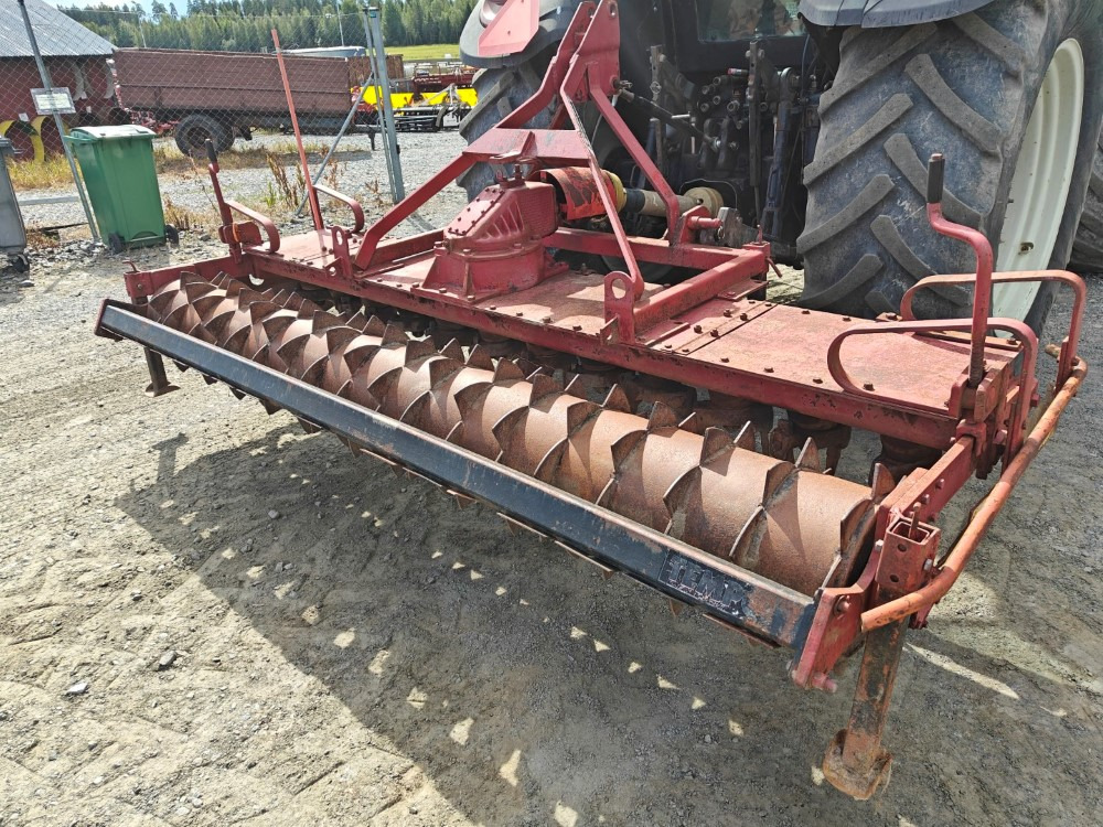 Tempo 300cm vaakatasojyrsin haineväpakkerilla, katso video! - Σβολοκόπτης: φωτογραφία 2 Tempo 300cm vaakatasojyrsin haineväpakkerilla, katso video! - Σβολοκόπτης: φωτογραφία 2