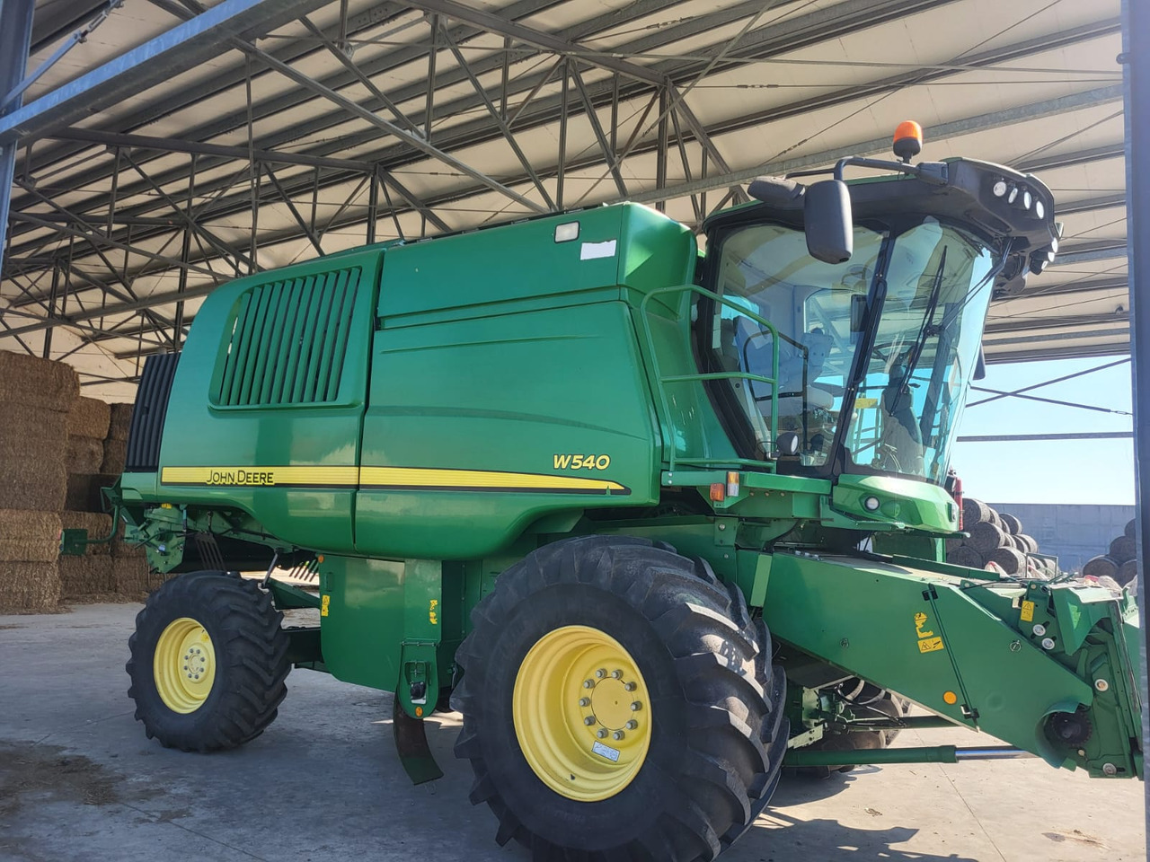 John Deere W540 - Θεριζοαλωνιστική μηχανή: φωτογραφία 1 John Deere W540 - Θεριζοαλωνιστική μηχανή: φωτογραφία 1