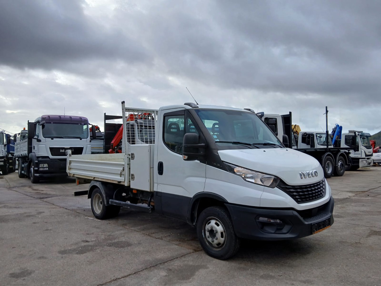 IVECO DAILY 35-120 - Φορτηγό με γερανό: φωτογραφία 1 IVECO DAILY 35-120 - Φορτηγό με γερανό: φωτογραφία 1